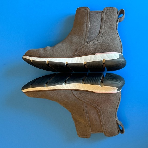Cole Haan Chelsea W21353 Men's Taupe Faux Suede Ankle Boots Size 5 1/2B - Picture 4 of 13